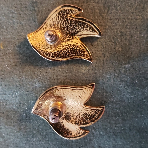 Vintage Black Enamel on Goldtone Pierced Earrings - Picture 3 of 4